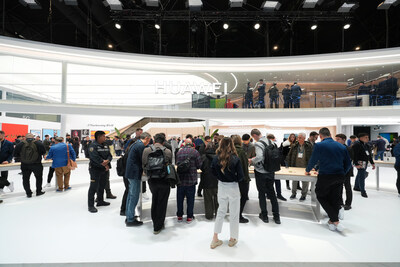 Huawei Brings World's First Commercial Triple Foldable Phone to MWC 2025 (PRNewsfoto/HUAWEI)