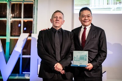 Envision Energy Wins Segment Champions Award by GWEC (PRNewsfoto/Envision Energy) Envision Energy Wins Segment Champions Award by GWEC (PRNewsfoto/Envision Energy)