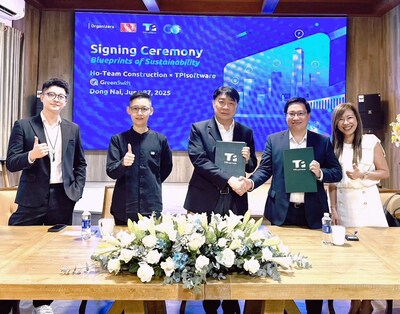 Ông Chien Chih Ming (Chủ tịch Ho-Team Construction) và ông Đỗ Vương Phong (Tổng giám đốc TPIsoftware Việt Nam) bắt tay ký thỏa thuận đối tác với sự chứng kiến của ông Harry Lu (Trưởng Ban giám sát của Hiệp hội Doanh nghiệp Dịch vụ ESG) đứng ngoài cùng bên trái, bà Chien Tzu-Yun (Phó chủ tịch Ho-Team Construction) và bà Yvonne Chien (Phó chủ tịch điều hành TPIsoftware) tại lễ ký kết diễn ra tại Đồng Nai, Việt Nam. Ông Chien Chih Ming (Chủ tịch Ho-Team Construction) và ông Đỗ Vương Phong (Tổng giám đốc TPIsoftware Việt Nam) bắt tay ký thỏa thuận đối tác với sự chứng kiến của ông Harry Lu (Trưởng Ban giám sát của Hiệp hội Doanh nghiệp Dịch vụ ESG) đứng ngoài cùng bên trái, bà Chien Tzu-Yun (Phó chủ tịch Ho-Team Construction) và bà Yvonne Chien (Phó chủ tịch điều hành TPIsoftware) tại lễ ký kết diễn ra tại Đồng Nai, Việt Nam.