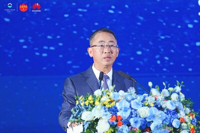 Hou Jinlong, Director of the Board of Huawei, President of Huawei Digital Power, delivering a speech (PRNewsfoto/Huawei)
