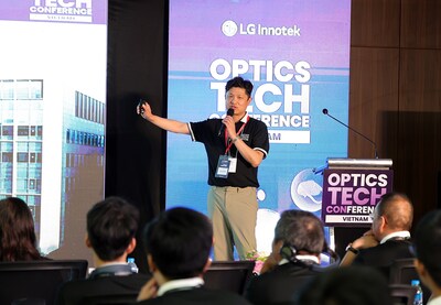 At the optical R&D talent recruitment event held on September 27 in Haiphong, Vietnam, LG Innotek’s CTO S.David Roh introduced the company and its vision (PRNewsfoto/LG Innotek)