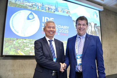 Dr. Yun Zhanyou re-elected to the IDF Board (PRNewsfoto/Yili Group) Dr. Yun Zhanyou re-elected to the IDF Board (PRNewsfoto/Yili Group)