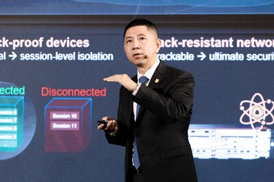 Huawei ra mắt Giải pháp AI WAN nâng cấp với kiến trúc lấy AI làm trung tâm, thúc đẩy tăng trưởng cho các nhà mạng Leon Wang, President of Huawei's Data Communication Product Line, delivering a speech (PRNewsfoto/Huawei)