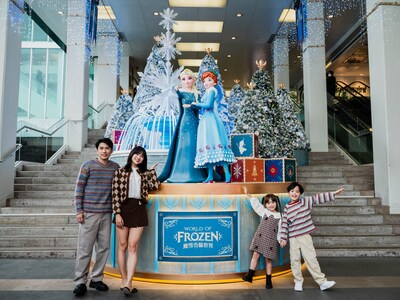 Bước vào khu trưng bày theo chủ đề "World of Frozen" đầy mê hoặc, lấy cảm hứng từ vùng đất Frozen đầu tiên và lớn nhất thế giới tại Hong Kong Disneyland.