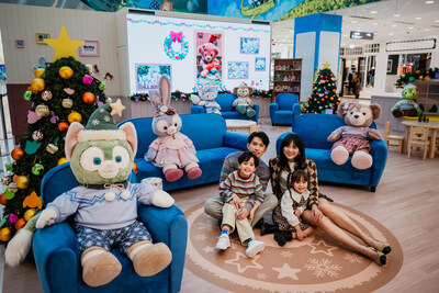 Khu vực theo chủ đề “Duffy and Friends Christmas House” mang đến không gian lễ hội ấm áp với các nhân vật plush trong trang phục mùa đông.