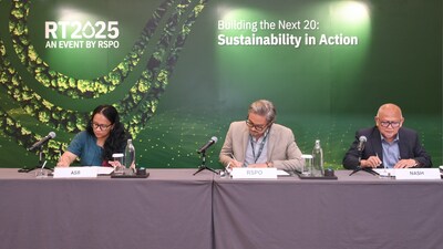 From left to right: Signing the MoU are Dr. Melati Nungsari, Asia School of Business (ASB); Guntur Cahyo Prabowo, Roundtable on Sustainable Palm Oil (RSPO) and Tuan Haji Adzmi bin Hassan, National Association of Smallholders (NASH)