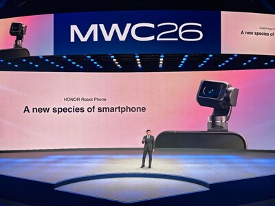 James Li, CEO of HONOR, delivered keynote address on the main stage of MWC. (PRNewsfoto/Honor Device Co., Ltd)