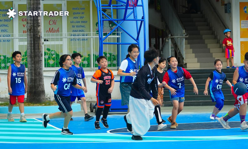 STARTRADER_representatives_and_the_students_of_Dis_1777431322JXZfVphIzy