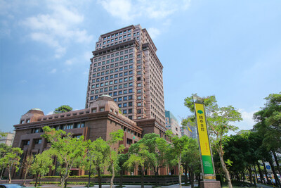 Cathay Financial Holdings extends its streak on the Dow Jones’ Best-in-Class World Index, and Emerging Markets Index, recognized as a Top 5% Member in the S&P Global Sustainability Yearbook 2026. Notably, its ESG Score ranks in the top 2% of the global insurance industry, advancing ESG leadership through its climate, health and empowerment strategy. (Resource: Cathay Financial Holdings) (PRNewsfoto/Cathay Financial Holdings)