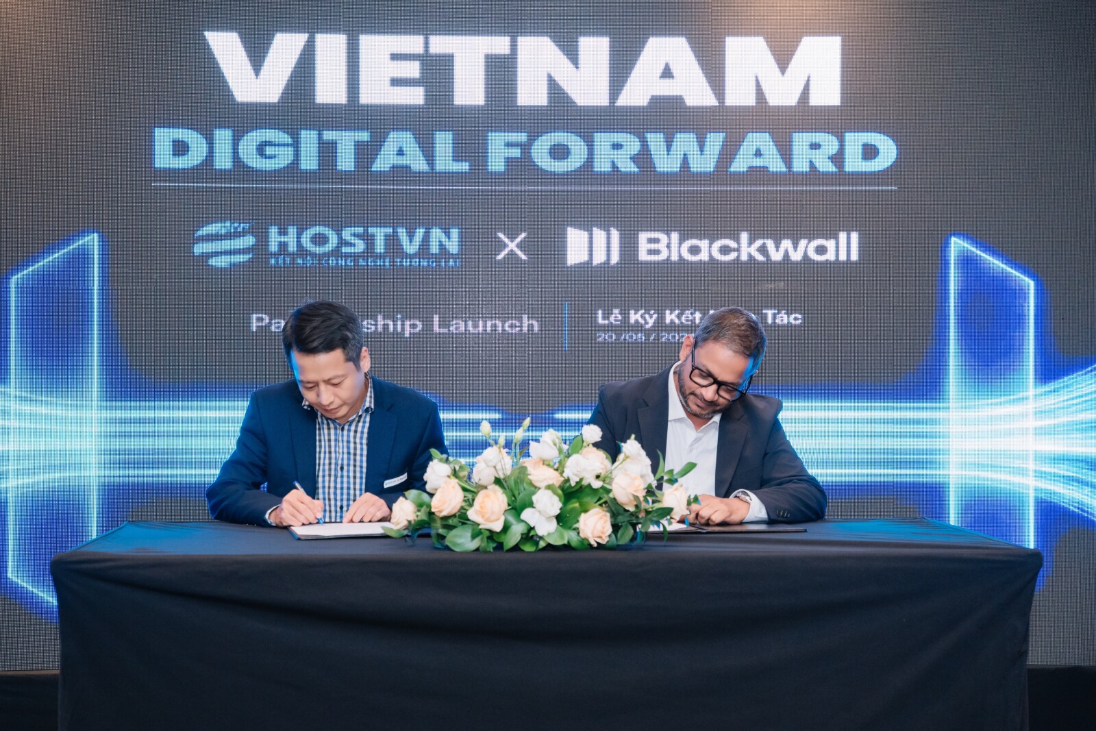 Thông qua việc hợp tác với HostVN, Blackwall chính thức thâm nhập thị trường Đông Nam Á Mr. Madan Rai (Blackwall) and Mr. Vuong Duy Nam(HostVN) sign the MOU formalising Blackwall's first publicly announced Southeast Asia partnership, bringing enterprise-grade web traffic protection to Vietnam's digital business community.