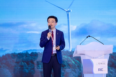 Từ cung cấp tuabin đến xây dựng hệ sinh thái: Goldwind trình bày chiến lược ở Châu Á-Thái Bình Dương tại Hội nghị Thượng đỉnh Năng lượng Gió khu vực APAC Dong Yinming, CEO of Goldwind Asia, delivers a keynote address at the GWEC APAC Wind Energy Summit