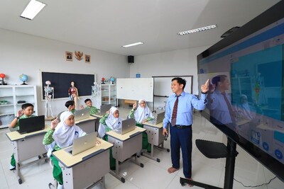 Quỹ Giáo dục Hồi giáo Al Azhar tại Indonesia (PRNewsfoto/Cambridge English) Quỹ Giáo dục Hồi giáo Al Azhar tại Indonesia (PRNewsfoto/Cambridge English)