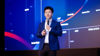 HNS 2026 | Huawei ra mắt Giải pháp mạng khuôn viên Xinghe AI nâng cấp cho khu vực Nam Phi Arthur Wang, Phó chủ tịch Dòng sản phẩm Truyền thông Dữ liệu của Huawei đang phát biểu