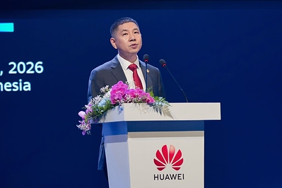 Huawei ra mắt Xinghe Intelligent Network nâng cấp với triết lý "Kết nối an toàn và thông minh", thúc đẩy trí tuệ toàn diện các ngành tại Châu Á – Thái Bình Dương Leon Wang, President of Huawei Data Communication Product Line, giving a speech
