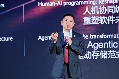 Huawei ra mắt phiên bản nâng cấp của Stellar AI Campus Network, mở ra kỷ nguyên mới của các AI campus Leon Wang, President of Huawei's Data Communication Product Line, delivering a speech