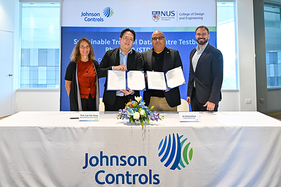 Johnson Controls tham gia Dự án thử nghiệm Sustainable Tropical Data Centre Testbed (STDCT) 2.0 nhằm thúc đẩy hạ tầng AI thế hệ mới (From Left to Right) Dr. Ursula Oesterle, vice president (Industry) at the National University of Singapore, Professor Lee Poh Seng, programme director of the Sustainable Tropical Data Centre Testbed (STDCT) and head of Department of Mechanical Engineering at the College of Design and Engineering at the National University of Singapore, Ali Badreddine, vice president and general manager for Southeast Asia Business and Asia Pacific Data Centre Solutions, Johnson Controls and Austin Domenici, president, Data Centre Solutions, Johnson Controls, at the STDCT 2.0 signing ceremony.