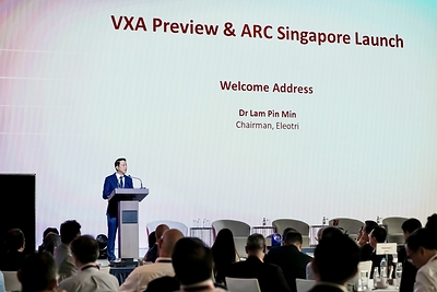 Tiến sĩ Lam Pin Min, Chủ tịch Eleotri, phát biểu chào mừng tại sự kiện giới thiệu VXA và lễ ra mắt ARC Singapore.
