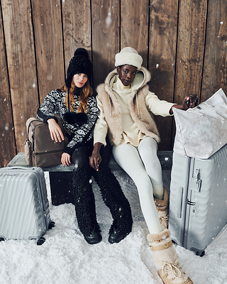 TUMI RA MẮT BỘ SƯU TẬP QUÀ TẶNG "GIFTS FOR THE JOURNEY" CHÀO ĐÓN MÙA LỄ HỘI NĂM NAY+ 19 Degree Expandable Carry-On in Salt, 19 Degree Large Expandable Checked In Salt, Voyageur Celina Backpack in Mink, and Just in Case Tote in Snow Monster Fur
